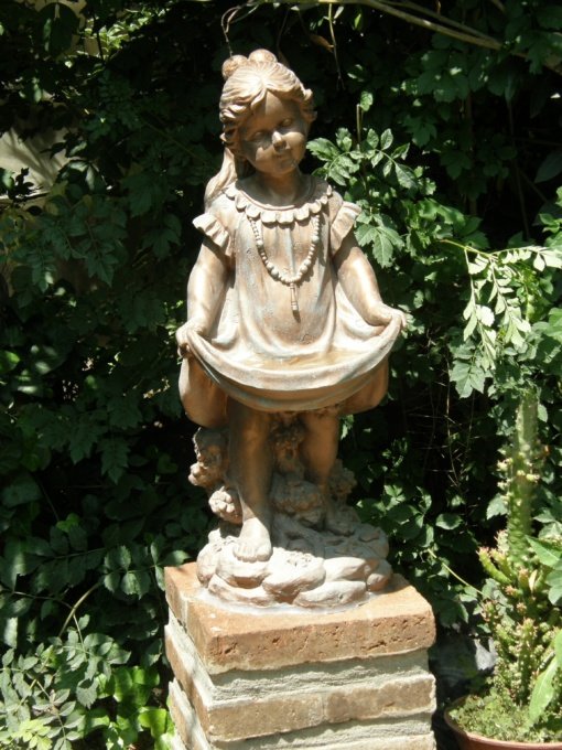 FIGURAS ORNAMENTALES Niña Descalza - Imagen 3